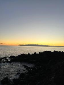 Apto increíble, acogedor, luminoso de ambiente muy relajante con excelentes vistas y servicios Amazing apt with sunset lovely views