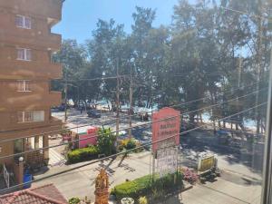 Beachfront Family room, Relax & Sunbathe 5 guests