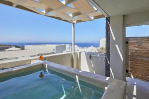 Deluxe Suite with outdoor heated Hot Hydromassage Tub room in Adorno Oia Oia