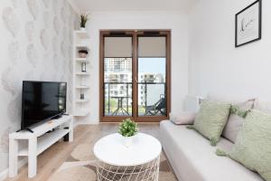 Starowiejska Apartment with Balcony Next to Arena Gdańsk Stadium by Renters