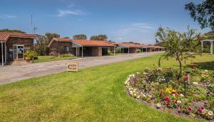Emu Beach Chalets