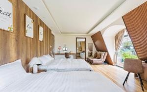 Phòng Gia Đình Loại Sang có Phòng Xông Khô (Deluxe Family Room with Sauna)