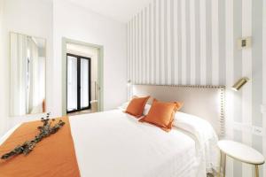 BS Brand New Triplex Private terrace downtown Parking