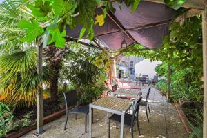 Hotels Hotel Francois d'O : Chambre Lits Jumeaux avec Douche 