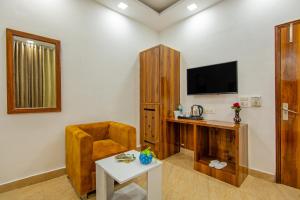 Rahul Palace By Golden Tree