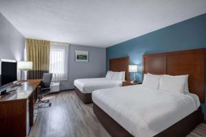 Double Room with Two Double Beds - Smoking room in Travelodge by Wyndham Brooklyn Center