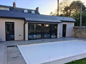 Maisons de vacances Jolie Maison avec piscine, proche Mt St Michel : photos des chambres