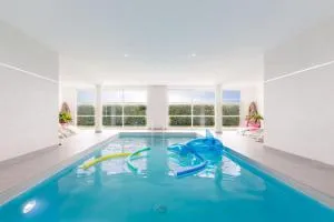 Villa Enora Bretagne Piscine Intérieure Partagée Jacuzzi privatif 100m Plage - Sibiril