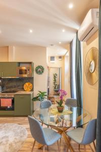 Jungle Apartment with 2 Bathrooms