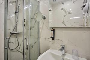 Hotels Hotel LUX PICPUS : photos des chambres