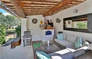 Maisons de vacances Stunning Home In Maubec With 3 Bedrooms, Wifi And Outdoor Swimming Pool : photos des chambres