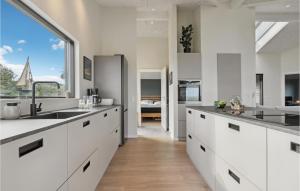 Cozy Home In Lemvig With House Sea View