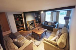 Charming 200 yr old Mill House right on the water