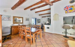 Maisons de vacances Stunning Home In Maubec With 3 Bedrooms, Wifi And Outdoor Swimming Pool : photos des chambres