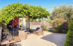 Maisons de vacances Amazing Home In Viols With Outdoor Swimming Pool, Wifi And 3 Bedrooms : photos des chambres