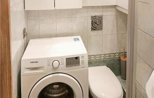 Lovely Apartment In Gdynia With Wifi