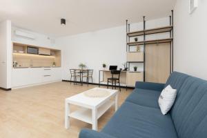 Comfy Studio Targowa next to PGE Narodowy by Renters