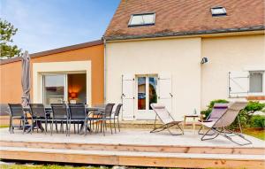 Maisons de vacances Amazing Home In Saint-germain-sur-ay With Wifi And 5 Bedrooms : photos des chambres