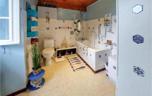 Maisons de vacances Cozy Home In Ogeu-les-bains With 3 Bedrooms : photos des chambres