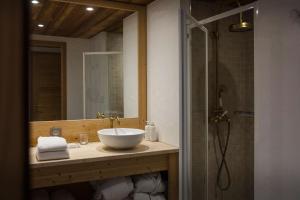 Three-Bedroom Apartment room in Les Cimes
