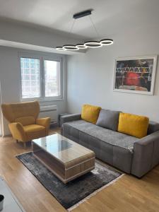 Square Apartment