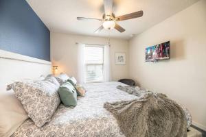 Castaway Oasis - 5 Bed Townhome, Heated Pool & BBQ