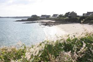 Maisons de vacances Villa Azenor Bretagne Piscine Interieure Partagee toute l-annee 100m plage : photos des chambres