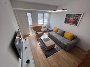 Square Apartment