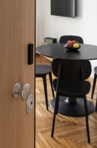 Elliot Neapoli, Athens