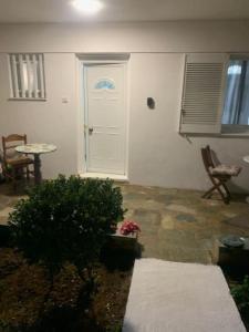 Παραθαλάσσιο στούντιο με κήπο