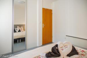 Apartment Sleeps 4 with Free Parking