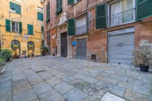 GuestHost - Grillo Cattaneo Central Studio