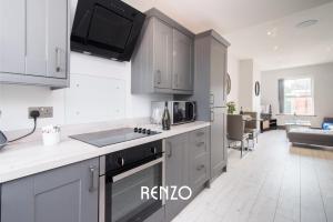 Central 2 Bed Apartment in Derby by Renzo, Free Wi-Fi, Ideal for contractors