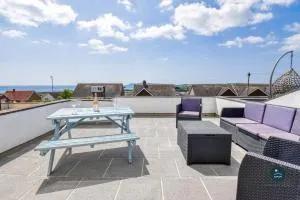 Pebble House - Sea views parking family friendly - Overcombe