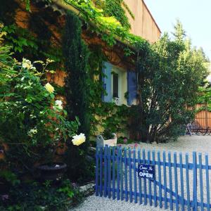 Maisons de vacances Au fond du jardin : photos des chambres