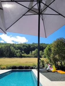 Maisons de vacances LE SORBIER, MONTIGNAC 3 BED/2 BATH HOUSE WITH SWIMMING POOL : photos des chambres