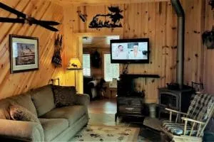Northwoods Cabin-15 Acres, Fireplace- Paradise - Miscauno Island