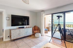 Reef Club 208
