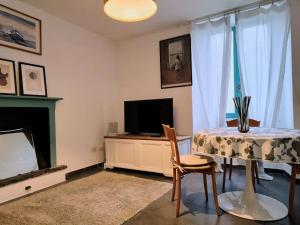 Romantic Lake Como Retreat with Breathtaking View and Terrace La casa sulla collina apt 2