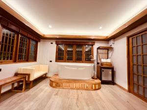 MI WO KEZHAN Banrakthai บ้านรักไทย