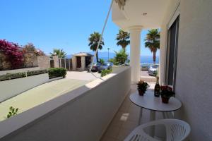 Beachfront Sion Sarande Apartment B
