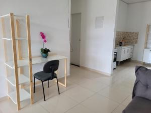 Apartamento com garagem no maior setor comercial de BV