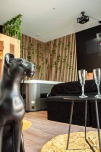 Appartements Love room Cocon Sri-Yani sauna jacuzzi : photos des chambres