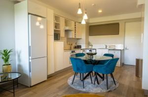 Elegant-comfortable space-self checkin & FREE WIFI