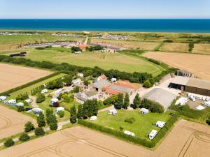 Bishy Barnabee, Waxham, nr Sea Palling, Dog friendly, Private path to the beach