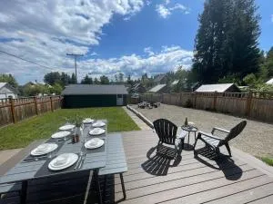 ALASKA - Roslyn Retreat RV Parking with Snowmobile, Hiking, Near Downtown - Ronald