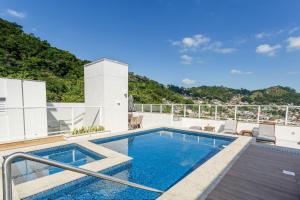 Apto no centro com piscina RRI103