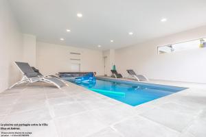 Villas Villa ELISA Piscine Interieure partagee chauffee a 29 degres a 100m de la plage : photos des chambres