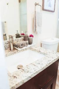 Tropical Paradise 3.5 BD3BA Villa 10-Min to Beach