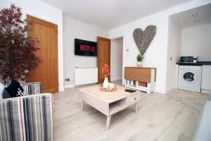 Central Mumbles Apartment, Properties By O & G, Incredible Location, Sleeps 4! - The Mumbles